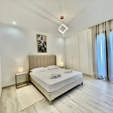 New Bright and Luxurious 2Bds in Rd Malaga B10