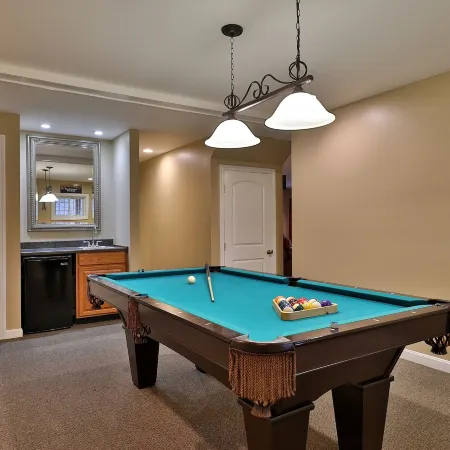 The Queens Croft V2 - Luxury Killington Ski Home, Newer, Better, Ski-Ier, Home