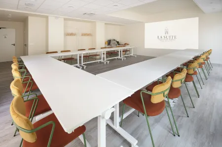 Hôtel la Suite Отели рядом с достопримечательностью «Port des pêcheurs à Biarritz»