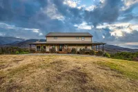 Sleeps18 Views 2 Hottubs Family Reunion Retreat Hotel di Cosby