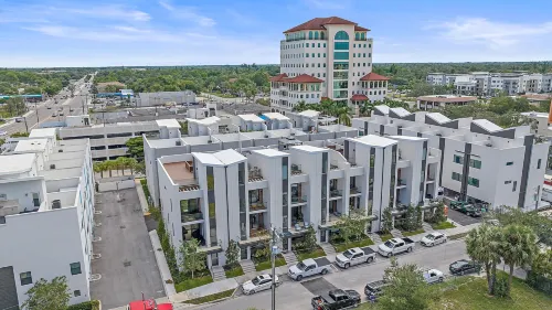 Uptown Luxury on Audubon 4 Bedroom Townhouse by RedAwning