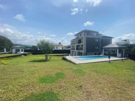 Home Xperience Luxury Apartments Отели рядом с достопримечательностью «Лимбе Ботанический сад»