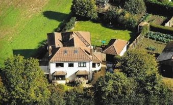 Willow Ridge - a Large Country House with 3 Rental Rooms