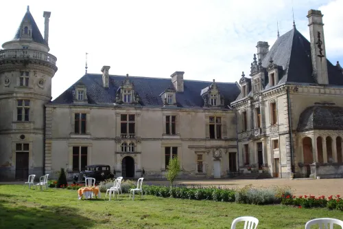 Château de la Court d'Aron Hotels in Moreilles