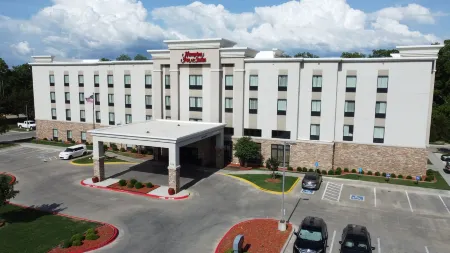 Hampton Inn & Suites Ardmore Отели рядом с достопримечательностью «Публичная библиотека Ардмор»