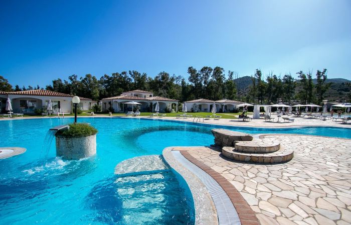 Limone Beach Resort