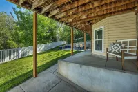 Mountain View Retreat: 2 BR/2 BA Spacious & Cozy!