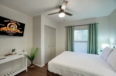 Desert Vista Getaway - Pet Friendly/Games/RV Parking! 7-Eleven附近的飯店