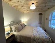Cabin at The Dock Of The Bay -Lakefront w/Mooring
