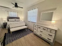 Charming Longboat Key Bungalow Minutes from Beaches, Restaurants, Parks