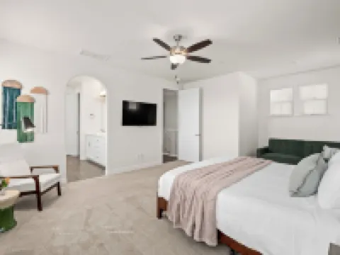 Brand New, Pool, Game Room, BBQ, 2 King Suites!