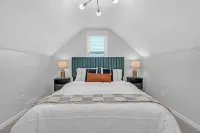 ~Central Haven~Stylish ~Warm~ Charm ~ MSU Hotel in zona Rounders Sports Bar & Grill
