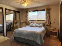 1 Bedroom Retro Riverside Home with view ! Hoteles en Sultan