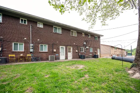 Spacious 2 Bed Townhome by StayLage