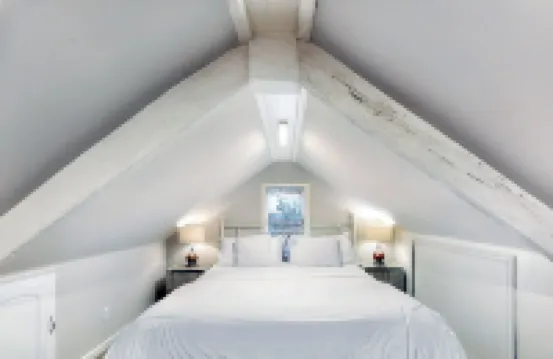 Elegant Southern Cottage/Downtown Pied-a-Terre near Island Beaches