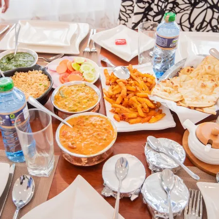 The Crossroads Hotel, Westlands Отели рядом с достопримечательностью «Уэстлендс»