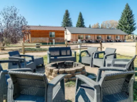 Mountain Ridge Cabins & Lodging Between Bryce and Zion National Park Hotels in Hatch