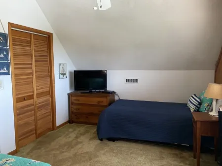 Come on "Down South Steps to ocean, gorgeous sunset views