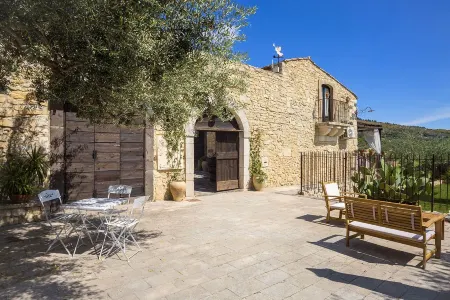 Masseria Fortificata Lo Zafferaneto