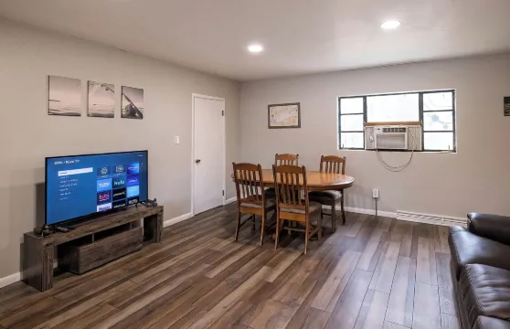 楓葉汽車旅館伊利