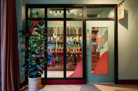 Room2 Belfast Hometel Отели рядом с достопримечательностью «Кафедральный собор Сейнт Питер»