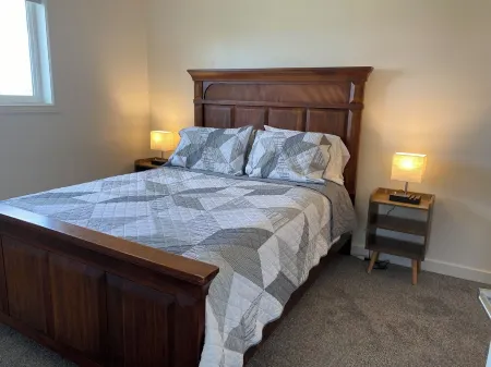 Charming 2-bedroom house with WiFi and AC in Lewiston Orchards