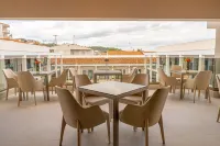 Mirror Hotel