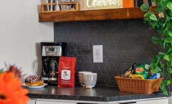 Passyunk Square Spacious 1 Br Oasis- Huge Deck