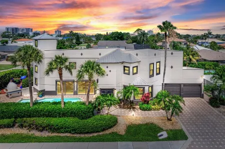 Naples Amore - Heated Pool/Spa, Pizza Oven, Playground, EV Charger, Grill, 5BR