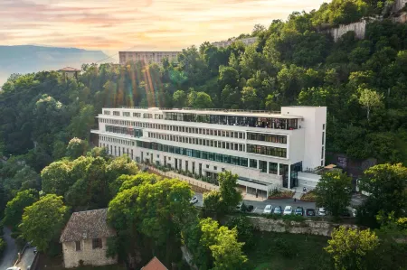The Babel Community Hôtel - Grenoble Bastille Отели рядом с достопримечательностью «Музей сопротивления и де­портации»