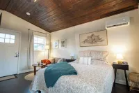 Family Friendly Home & Studio in Taylors by Brick & Home