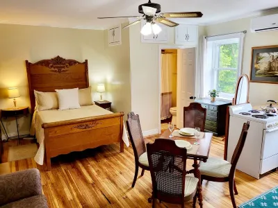Shepards Suite in the historic Manor House! Hotel dekat Frederick, MD