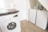 2-bed Apartment, Sleeps 6, 8-min Walk to Centre