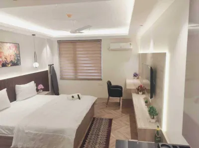 Hotel Del Luna Hotels near I block park