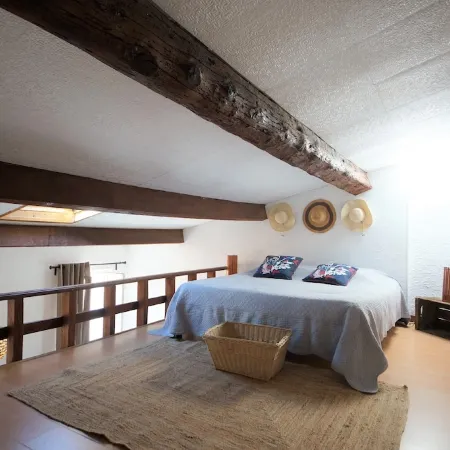 Rare Cassis duplex apartment, 5 minutes from the beach and port on foot