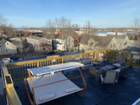 Updated 2 Bedroom with Roof deck and backyard