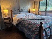 Cosy mud brick  cottage in a serene bush setting, near Tathra.