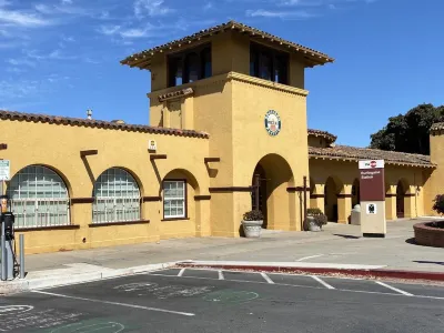 Cozy living, one block from Downtown Burlingame Hotels near Morning Glory