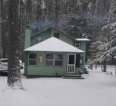 Charming 3 BR Lakefront Cottage - Gateway to Platte Lake & Sleeping Bear Dunes!