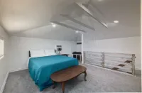 The Lake House for Family & Friends