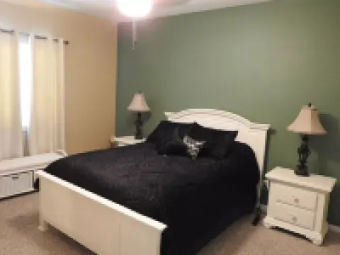 Welcome to our condo on the Lake! 拉塞爾酒店