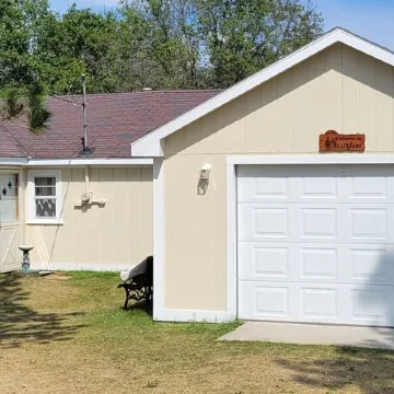 Spacious Four Bedroom Cabin for Northern Escape