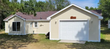 Spacious Four Bedroom Cabin for Northern Escape