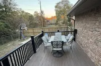 Spacious 5-bedroom house in awesome West Columbia with WiFi, AC