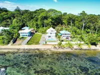 Beach House with Pool Hotel a 