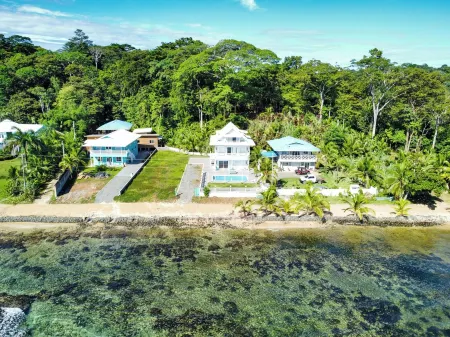 Beach House with Pool Отели рядом с Аэропорт Бокас Дэль Торо