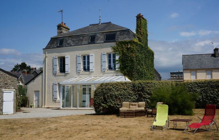 Apartment with View of Portbail Harbor in the Courlis House.