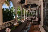 Luxurious 4 BR Beachfront Villa in Lower Peter Bay Hotels in Central