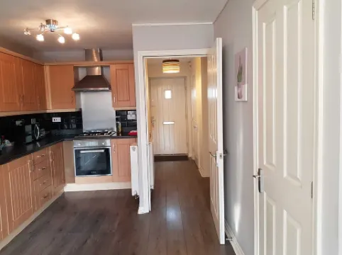 Caspian House (4 Bedrooms) - Serviced Accommodation