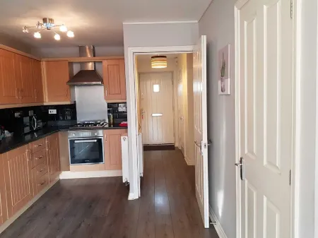 Caspian House (4 Bedrooms) - Serviced Accommodation Отели в г. Гримсби